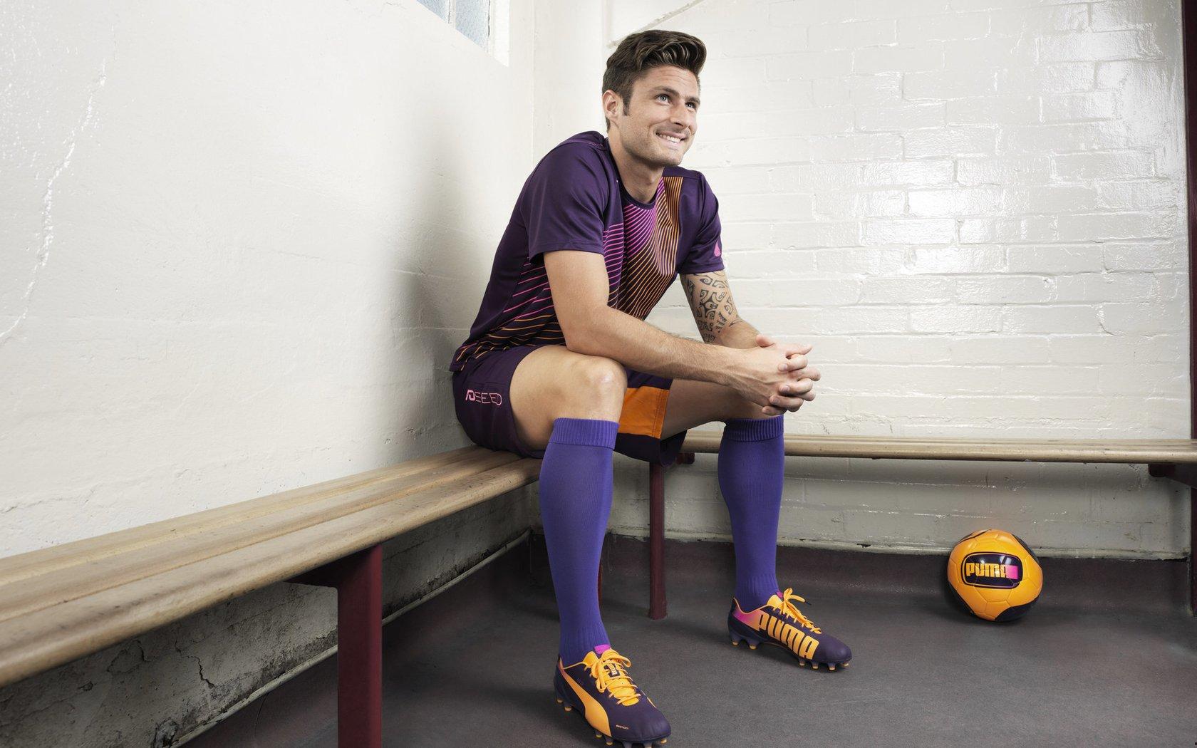 英超争冠白热化!曼城爆冷战平,利物浦球迷滑跪庆祝